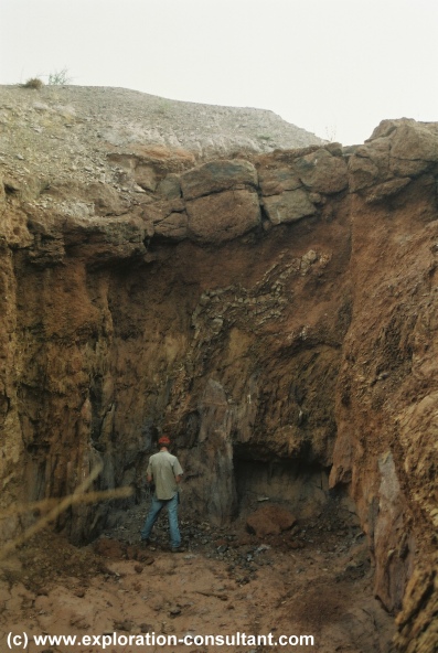 sampling an auriferous gold vein near Koma Bangou