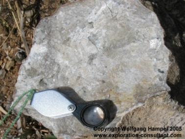 Massive wollastonite from an outcrop near Besa-Esiva.